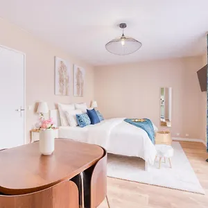 Apartment Studio - Lit King Size - Parking - Wifi - Proche Cdg, Livry-Gargan