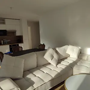Apartment Privee Dans Un Nouvel Partage Pres De Paris Avec Parking Gratuit, Chevilly-Larue