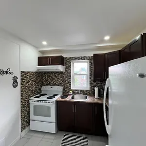  Homestay #1 Convvy-nient Residence! Canada
